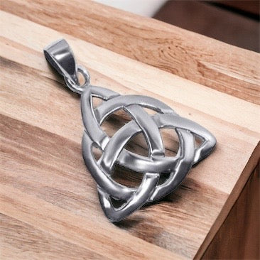 Silver Celtic Triquetra / Trinity Knot Pendant + Free Chain