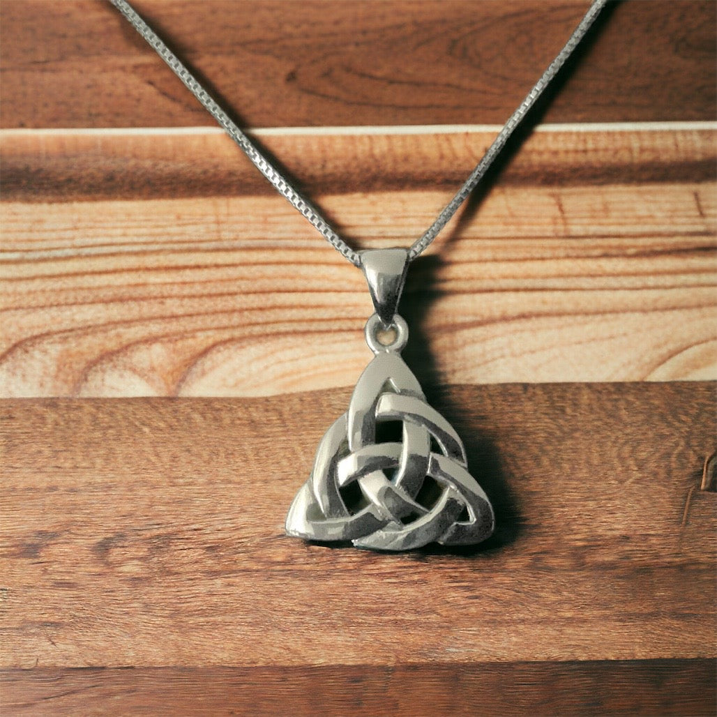 925 Sterling Silver Irish Celtic Triquetra Trinity Knot Pendant Free Chain