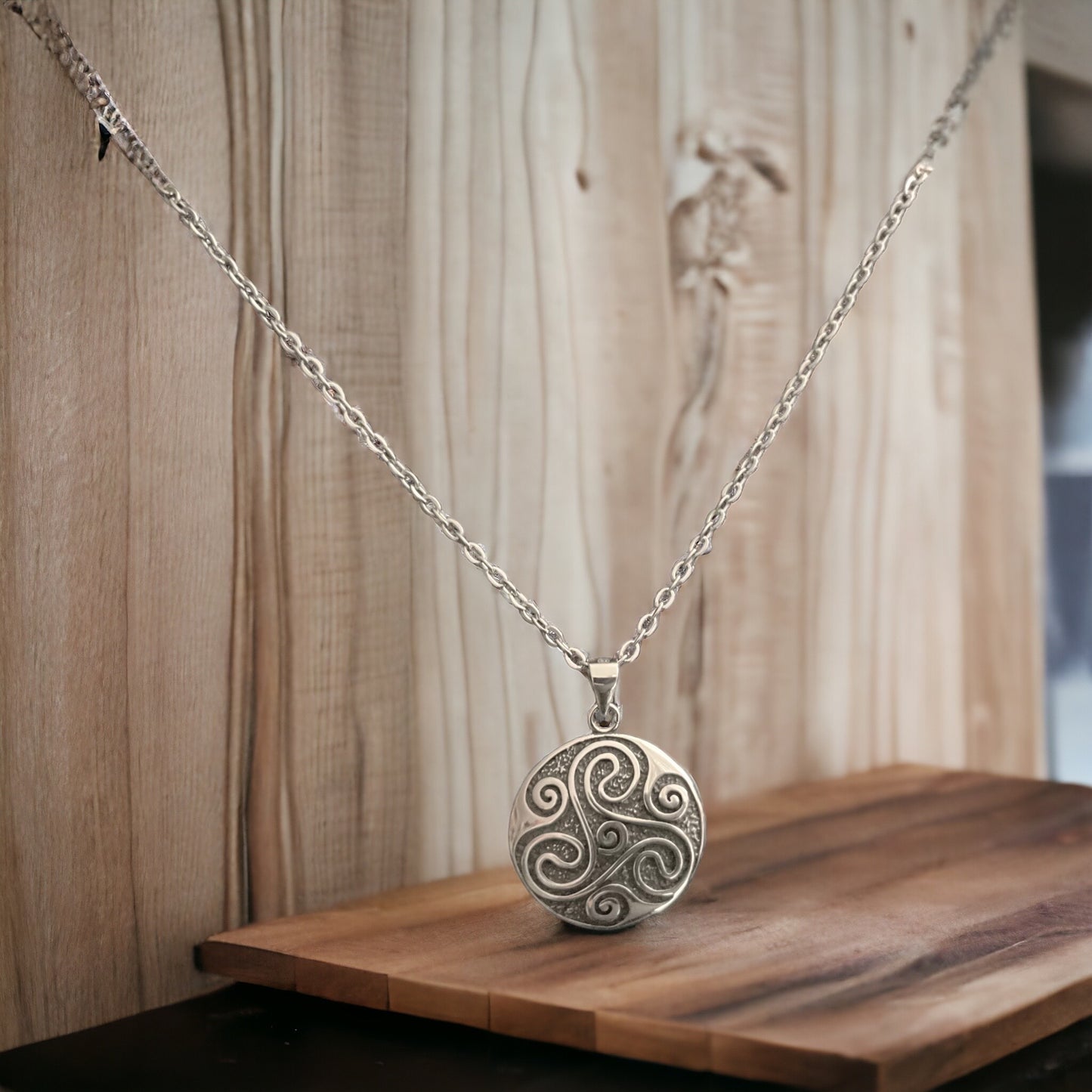 925 Sterling Silver Celtic Triskele Triskelion Pendant + Free Chain