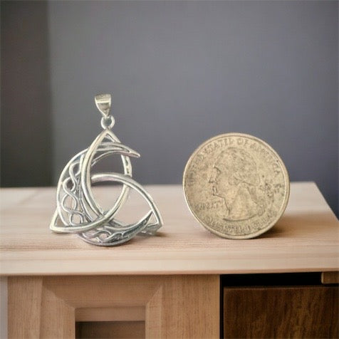 925 Sterling Silver Irish Celtic Trinity / Triquetra Knot Pendant + Free Chain