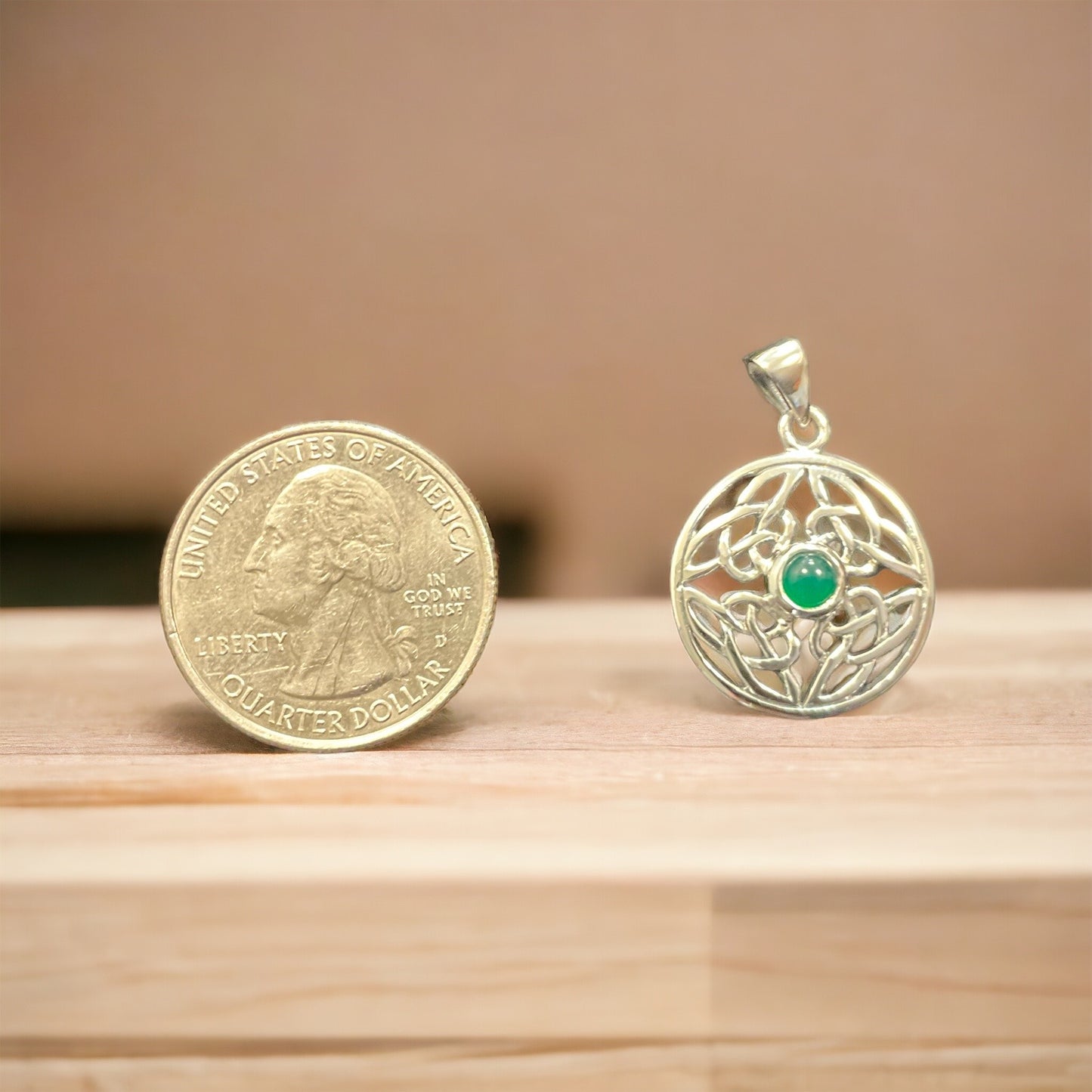 925 Sterling Silver Celtic Knot Green Agate Pendant + Free Chain
