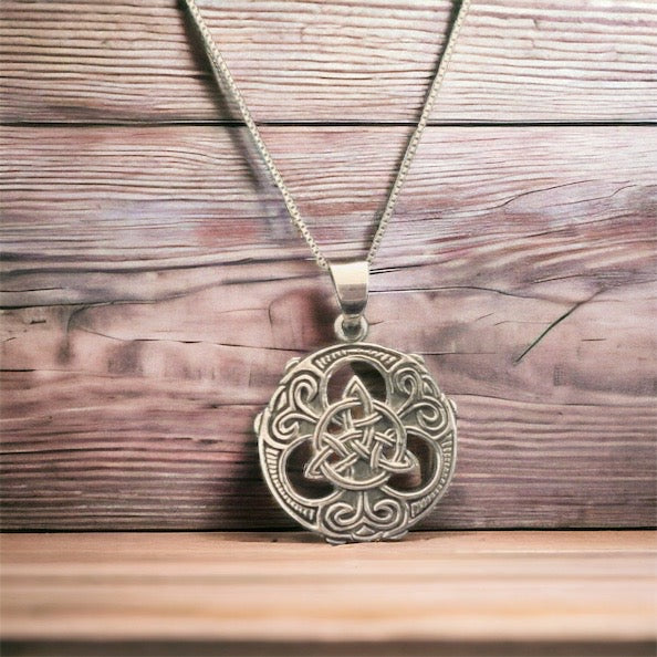 Handcast 925 Sterling Silver Celtic Triquetra Trinity Knot Pendant Necklace + Free Chain