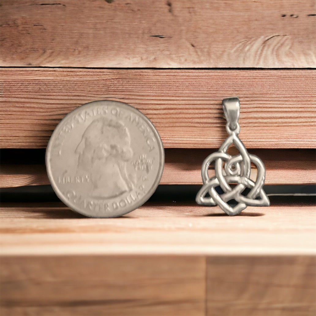 925 Sterling Silver Celtic Love Knot Loveknot Heart Pendant + Free Chain