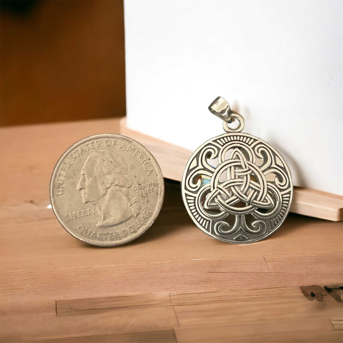 925 Sterling Silver Irish Celtic Trinity / Triquetra Knot Pendant + Free Chain