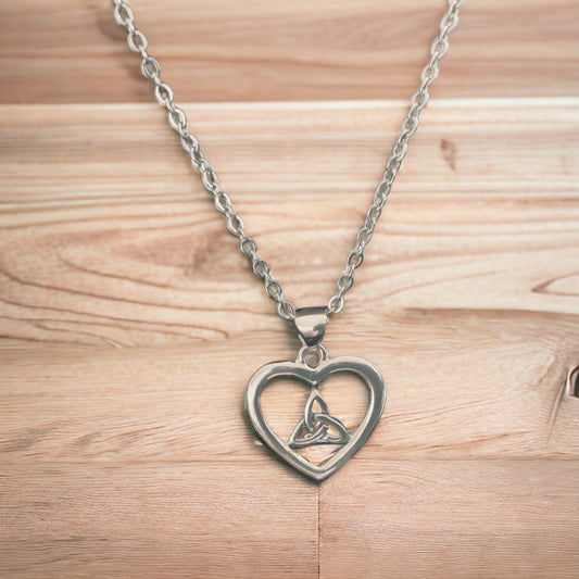 925 Sterling Silver Irish Celtic Triquetra Trinity Knot Heart Pendant + Free Chain Necklace