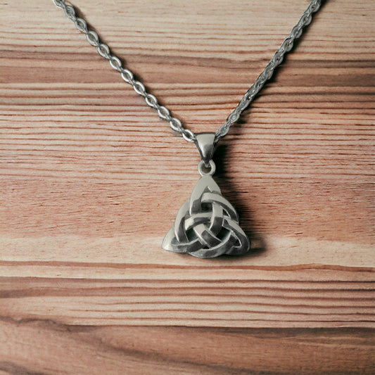 925 Sterling Silver Irish Celtic Triquetra Trinity Knot Pendant Free Chain