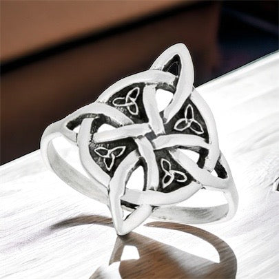 Large Silver Celtic Triquetra / Trinity Knot Ring