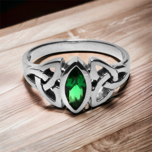 Silver Celtic Triquetra / Trinity Knot Ring Emerald Green CZ