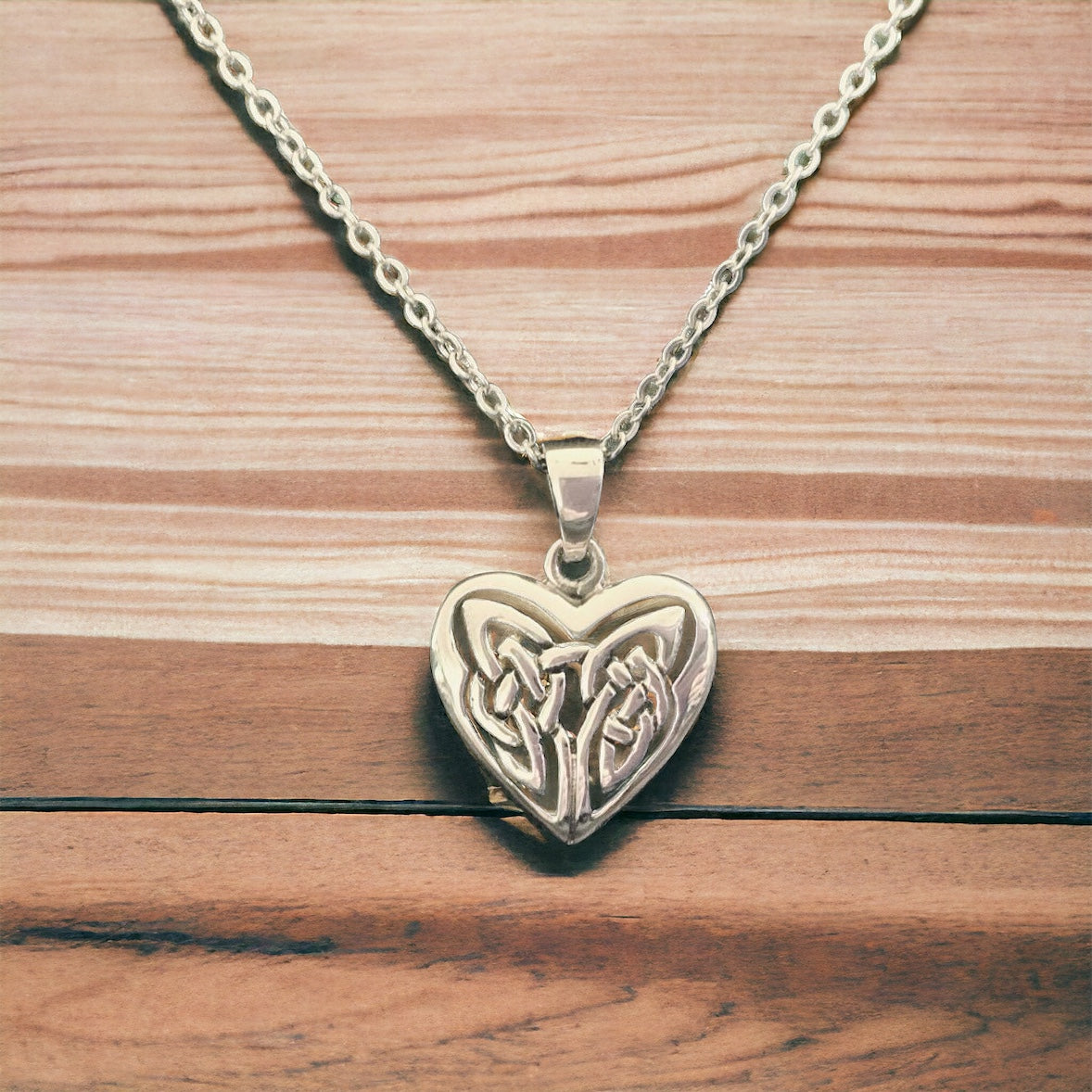 Handcast 925 Sterling Silver Celtic Love Knot Loveknot Heart Pendant + Free Chain