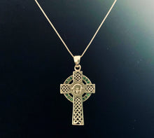 Handcast 925 Sterling Silver Irish Celtic Claddagh Claddaugh Cross Pendant Emerald Green CZ Necklace Free Chain