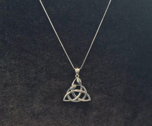 Handcast 925 Sterling Silver Irish Celtic Triquetra Trinity Knot Serpent Pendant + Free Chain Necklace